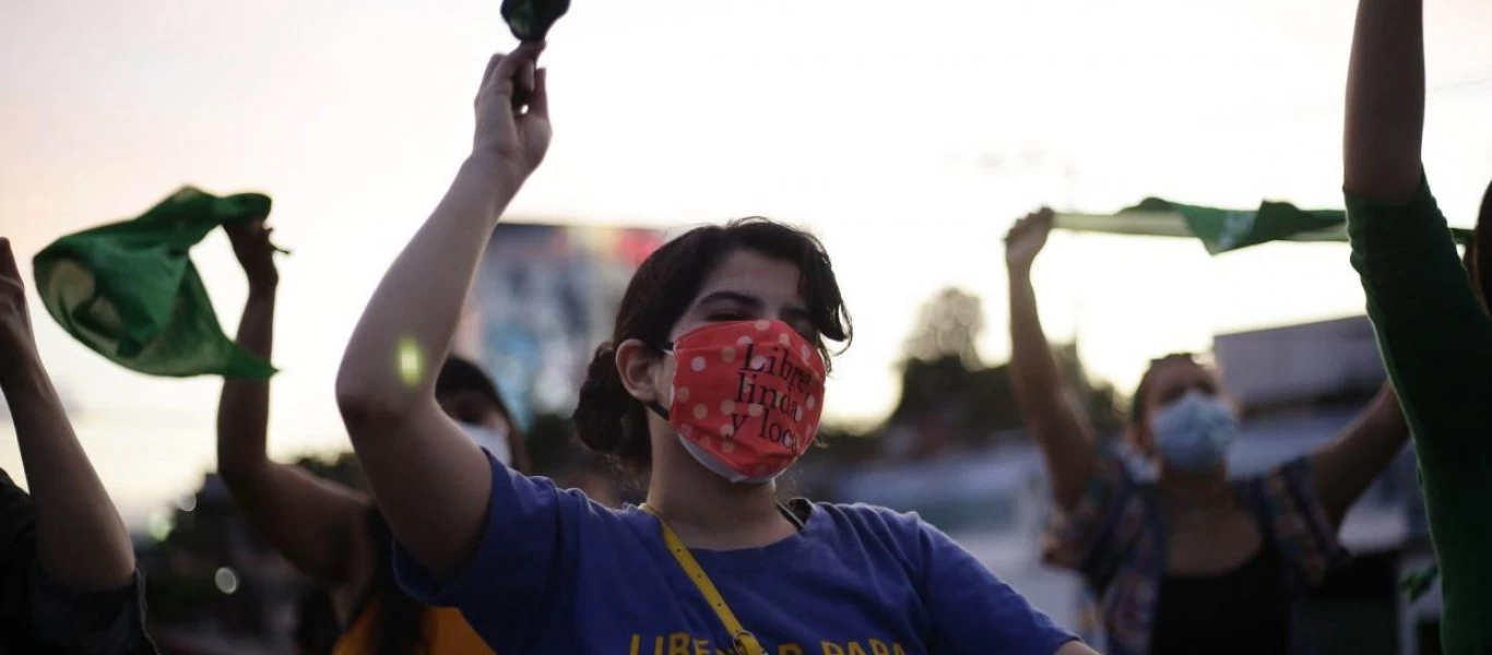 Ελ Σαλβαδόρ: Απελευθερώθηκε η 29χρονη που το 2012 καταδικάστηκε σε 30 χρόνια λόγω του θανάτου της αγέννητης κόρης της